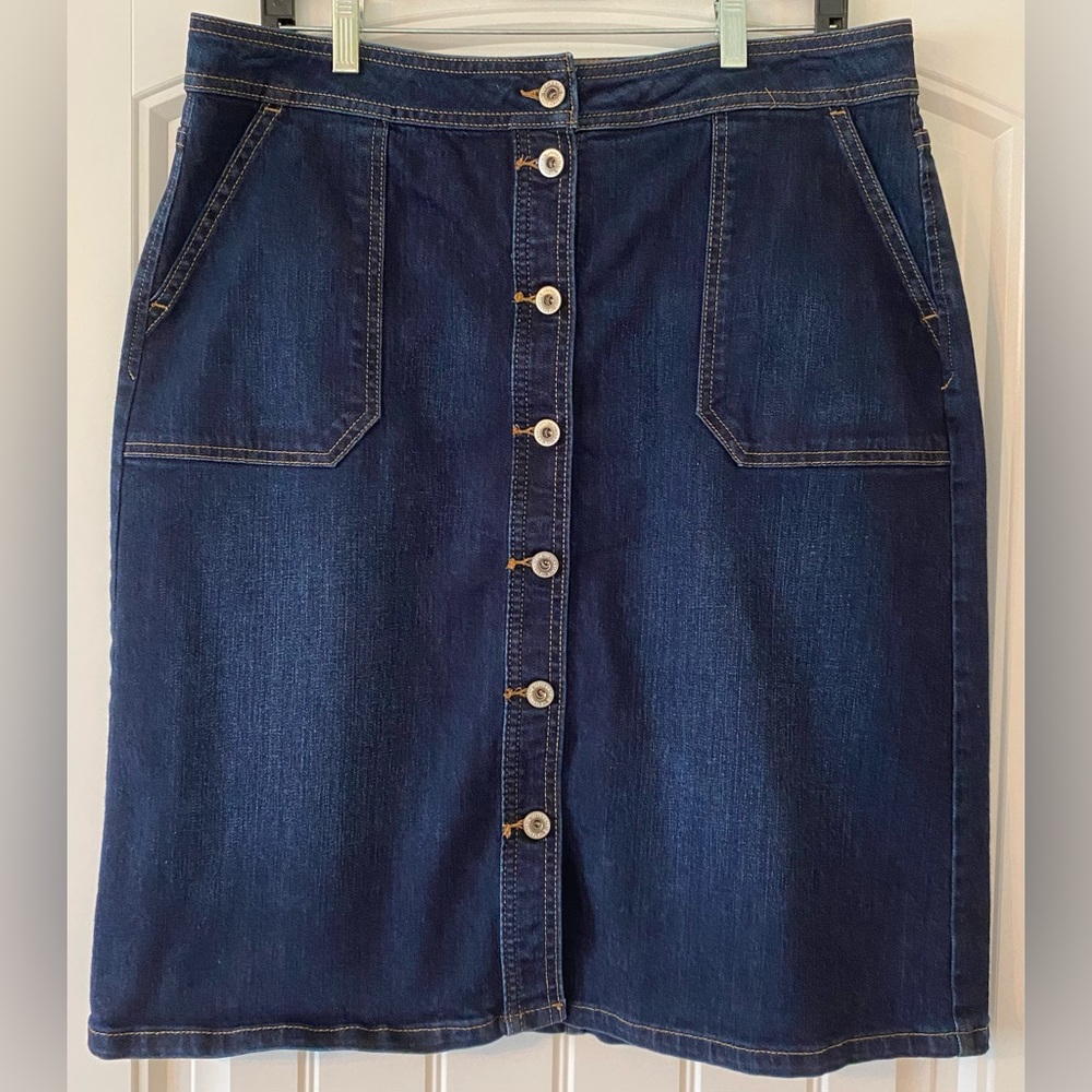 Liz Claiborne Stretch Denim Knee Length Button Up Skirt
